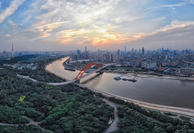 航拍武汉武汉航拍城市发展中的贡